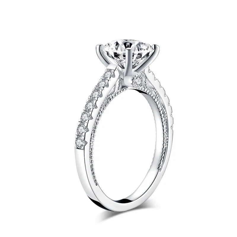 Vintage Round Cut Moissanite Diamond Ring