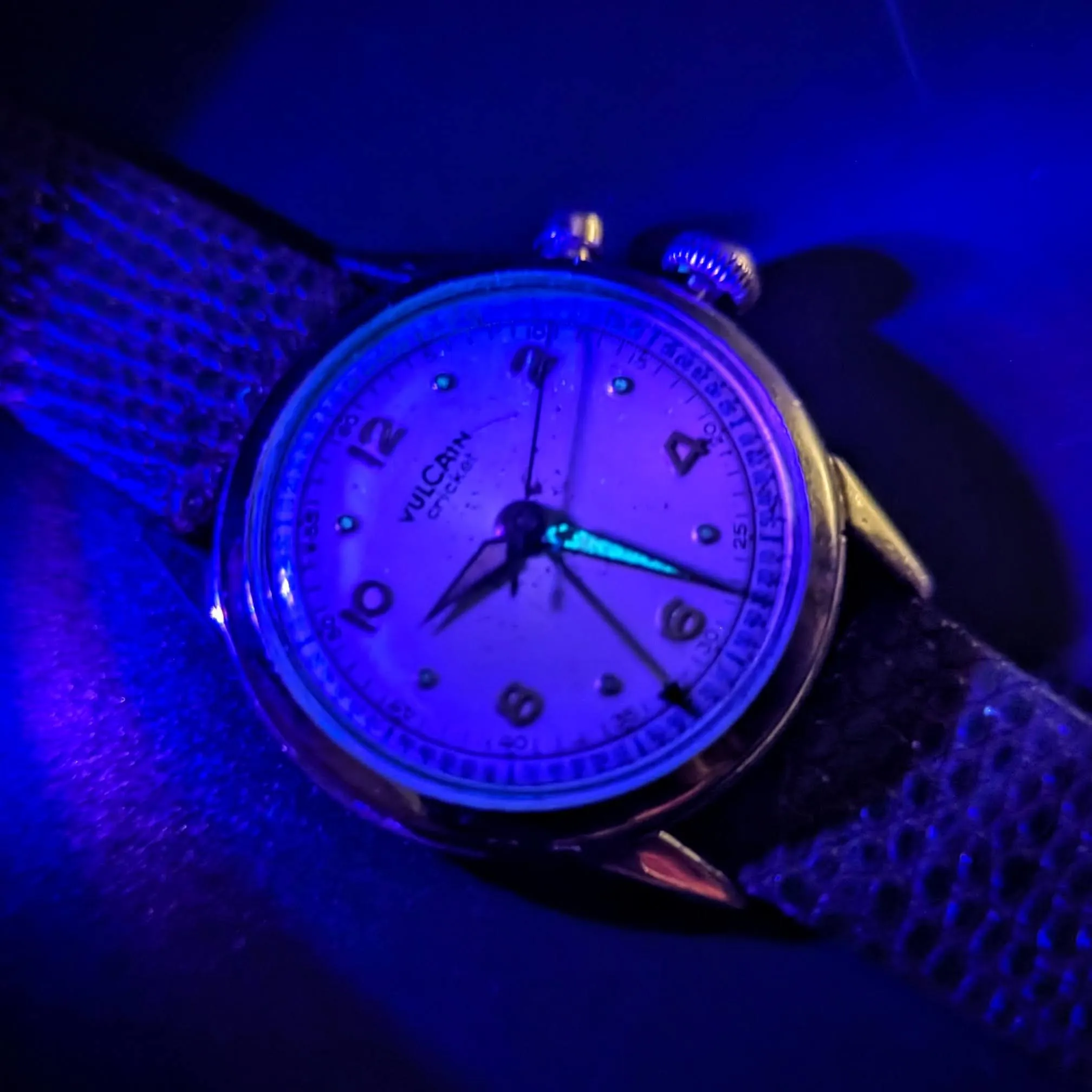 VULCAIN Cricket Alarm Wristwatch 17 Jewels Cal. 120 Swiss Made Vintage Watch - Box & Papers!