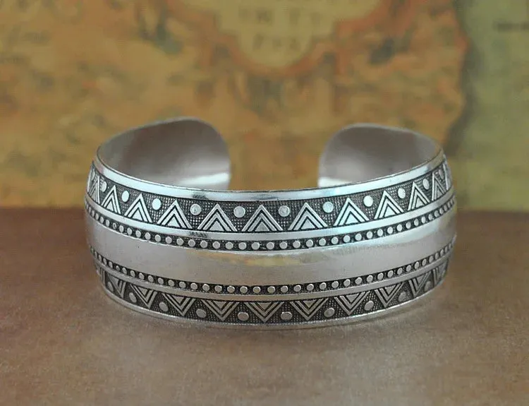 Yumfeel Factory Wholesale Tibetan Jewelry Vintage Silver Bangles Bracelet Antique Tibetan Silver Cuff Bracelets for Women