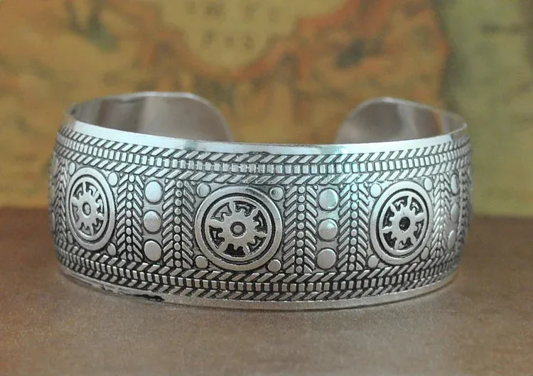 Yumfeel Factory Wholesale Tibetan Jewelry Vintage Silver Bangles Bracelet Antique Tibetan Silver Cuff Bracelets for Women